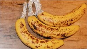 केलों को जल्दी गलने और काला पड़ने से बचाने के लिए अपनाएँ ये उपाय, हफ्तों तक ताज़ा रहेंगे केले